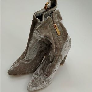 Cape Robbin Velvet Block Heel Boots Womens 8 Preown